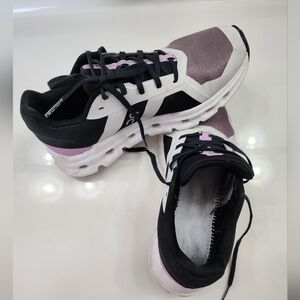 On Cloudrunner, 8, lavender/white/black